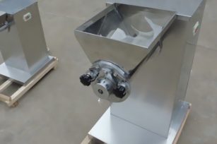 YK60摇摆式颗粒机